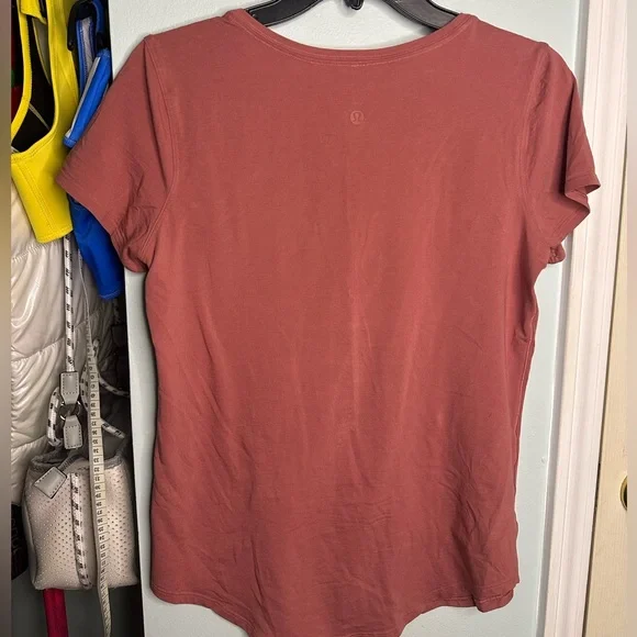 (4)LULULEMON Women's Tops - Picture 12 of 12